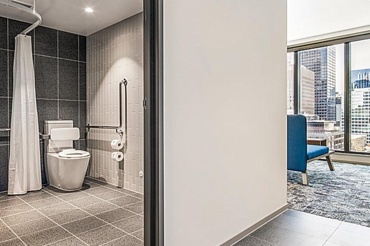 Express Little Collins By Ihg 4*