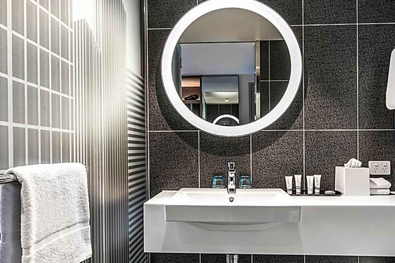 Hotel Express Little Collins By Ihg 4*